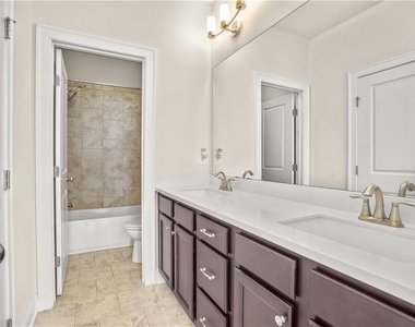 1011 Towneship Way - Photo Thumbnail 16
