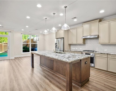 1011 Towneship Way - Photo Thumbnail 4