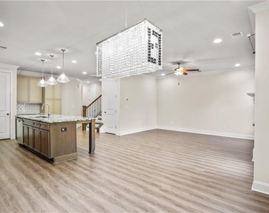 1011 Towneship Way - Photo Thumbnail 6