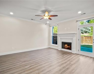 1011 Towneship Way - Photo Thumbnail 9