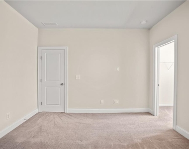 1011 Towneship Way - Photo Thumbnail 14
