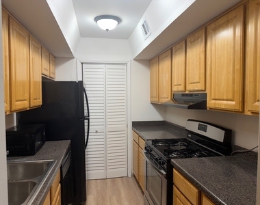 1756 Fayette Walk - Photo Thumbnail 9