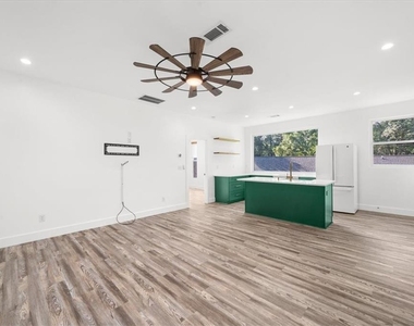 1871 Dyer Circle - Photo Thumbnail 12