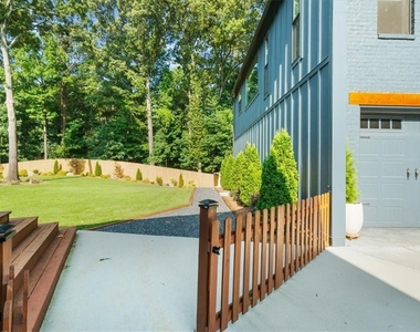 1871 Dyer Circle - Photo Thumbnail 4