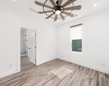 1871 Dyer Circle - Photo Thumbnail 32