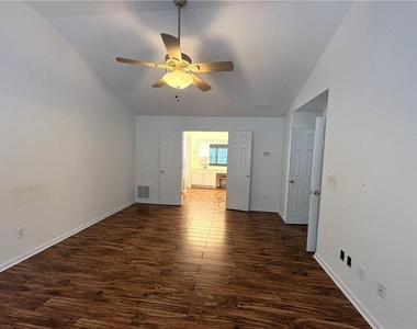 195 Gaines Oak Way - Photo Thumbnail 11