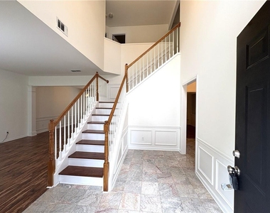 195 Gaines Oak Way - Photo Thumbnail 1