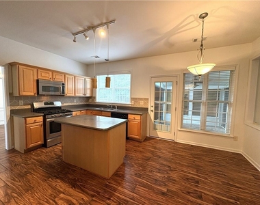 195 Gaines Oak Way - Photo Thumbnail 5