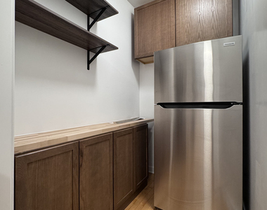 4752 N Virginia Avenue - Photo Thumbnail 5