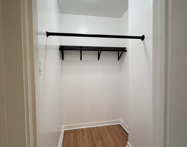4752 N Virginia Avenue - Photo Thumbnail 19