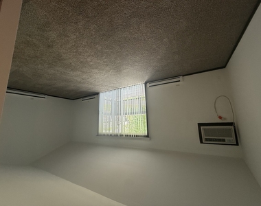 1032 Shagbark Road - Photo Thumbnail 4