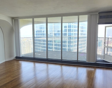 300 N State Street - Photo Thumbnail 3