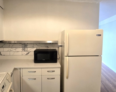 300 N State Street - Photo Thumbnail 2
