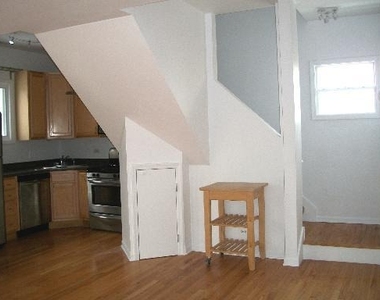 431 S Harvey Street - Photo Thumbnail 4