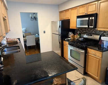 1907 Gresham Circle - Photo Thumbnail 3