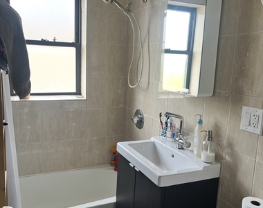 4444 W Gunnison Street - Photo Thumbnail 4