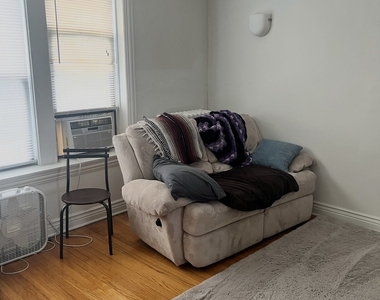 4444 W Gunnison Street - Photo Thumbnail 2