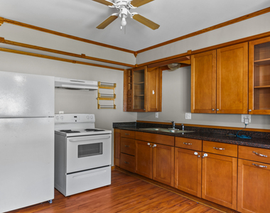 1072 N Highland Avenue - Photo Thumbnail 4
