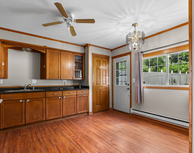1072 N Highland Avenue - Photo Thumbnail 3