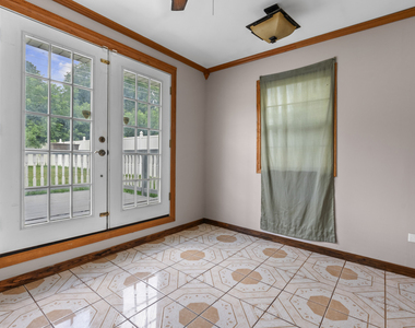 1072 N Highland Avenue - Photo Thumbnail 5