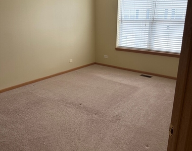 2261 Barrington Drive E - Photo Thumbnail 6