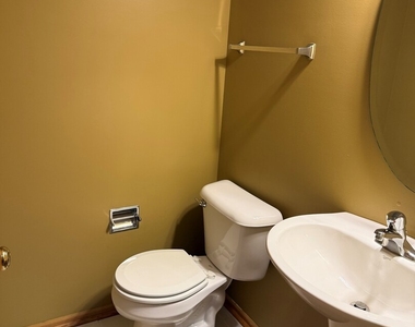 2261 Barrington Drive E - Photo Thumbnail 4