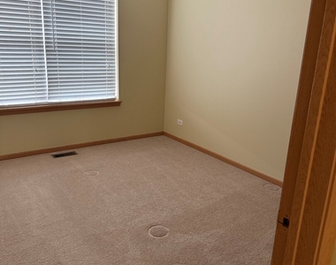 2261 Barrington Drive E - Photo Thumbnail 8