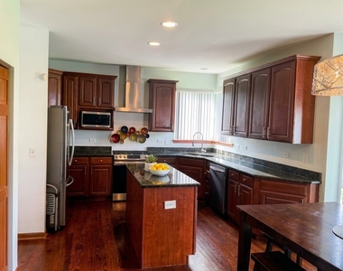 14615 Colonial Parkway - Photo Thumbnail 6