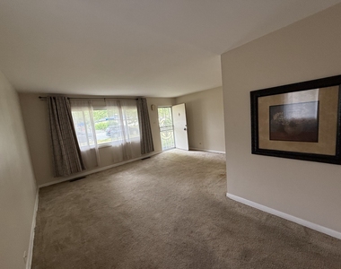 1374 Forest Place - Photo Thumbnail 10