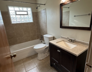 1374 Forest Place - Photo Thumbnail 11