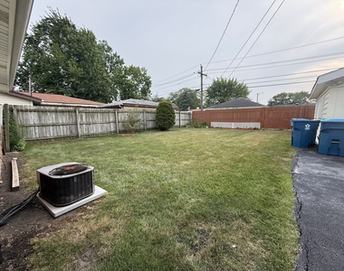 1374 Forest Place - Photo Thumbnail 4