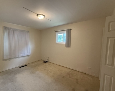 1374 Forest Place - Photo Thumbnail 8