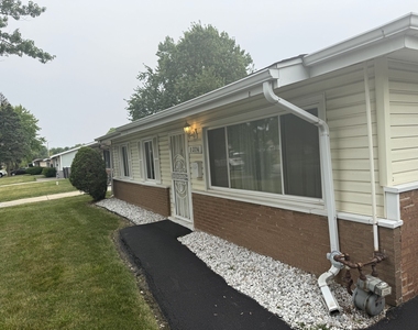 1374 Forest Place - Photo Thumbnail 13