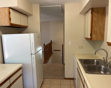 352 College Street - Photo Thumbnail 8