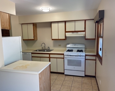 352 College Street - Photo Thumbnail 9