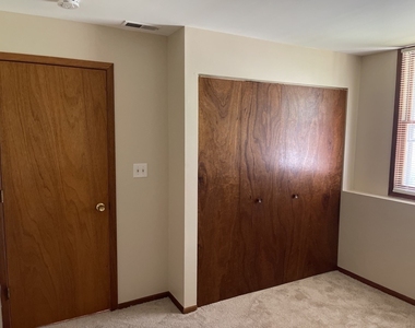 352 College Street - Photo Thumbnail 14