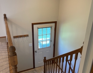 352 College Street - Photo Thumbnail 3