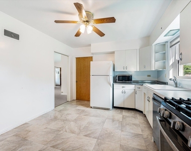 429 S Stratford Avenue - Photo Thumbnail 7