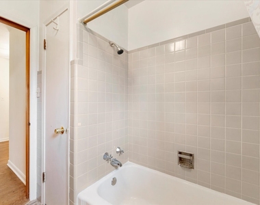 429 S Stratford Avenue - Photo Thumbnail 16