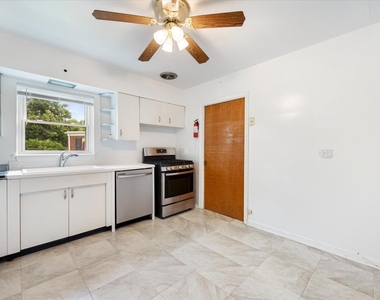429 S Stratford Avenue - Photo Thumbnail 9