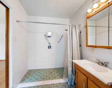 429 S Stratford Avenue - Photo Thumbnail 12