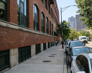 1727 S Indiana Avenue - Photo Thumbnail 1