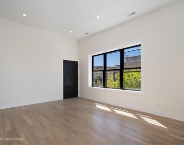 1500 N Western Avenue - Photo Thumbnail 8