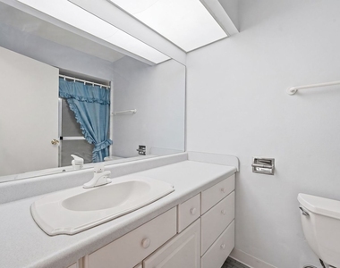 6818 Roberts Drive - Photo Thumbnail 10