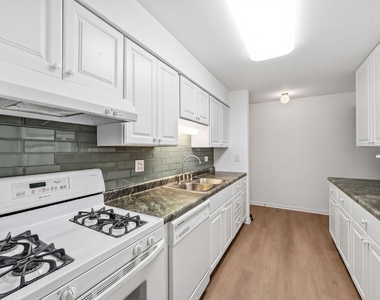 6818 Roberts Drive - Photo Thumbnail 8