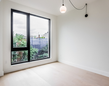 218 Front St 11201 - Photo Thumbnail 5