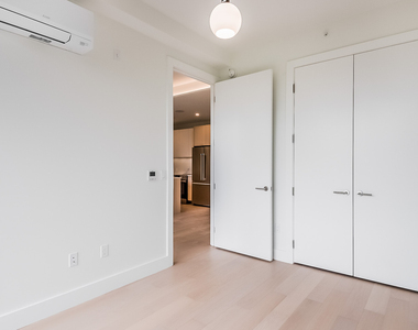 218 Front St 11201 - Photo Thumbnail 4