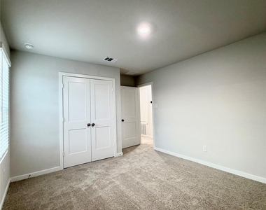 533 Shoreview Drive - Photo Thumbnail 13