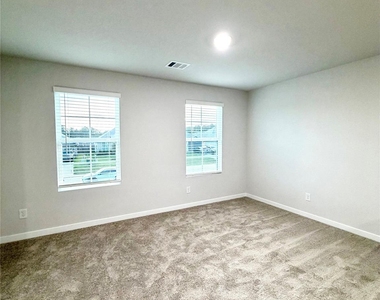 533 Shoreview Drive - Photo Thumbnail 15
