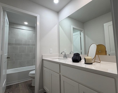 533 Shoreview Drive - Photo Thumbnail 16